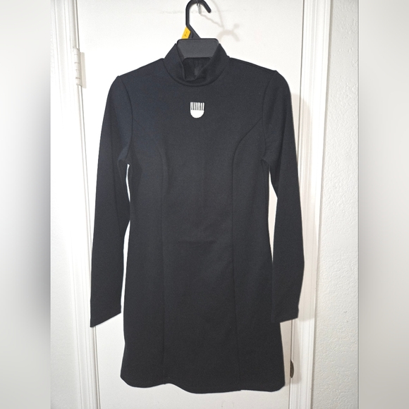 Chic Black Long Sleeve Mini Dress - Picture 1 of 4